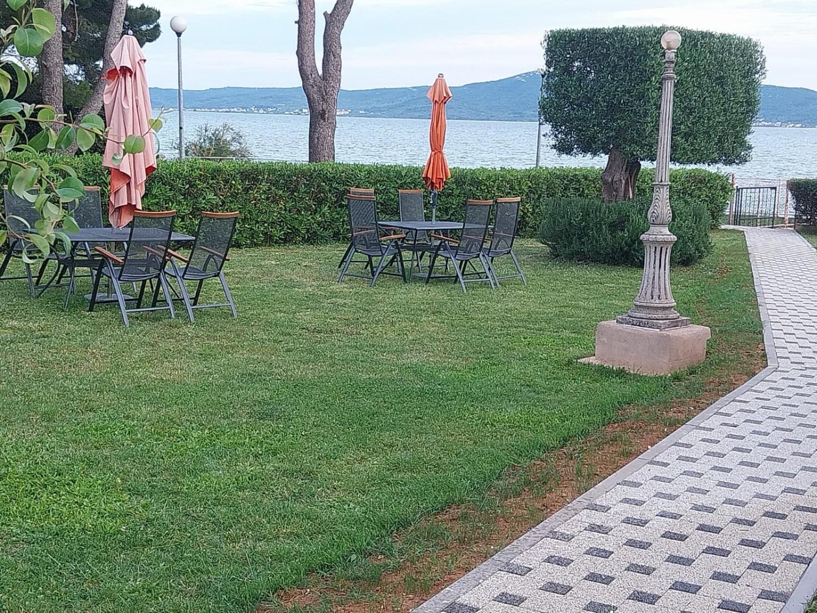 Apartments Becky On A Sandy Beach Without Crowd ซูโกชัน ภายนอก รูปภาพ