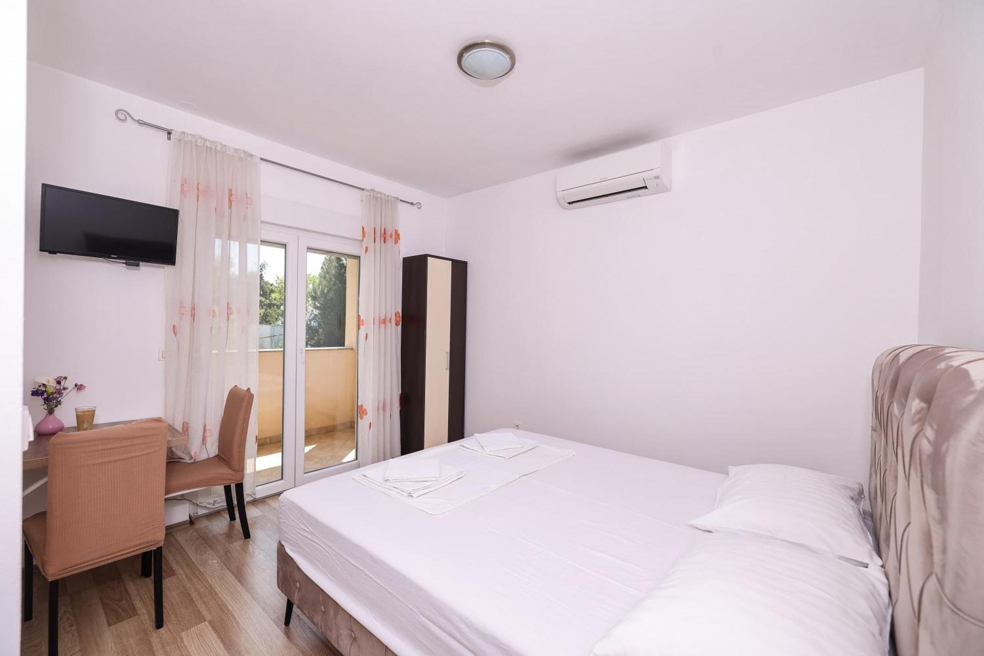 Apartments Becky On A Sandy Beach Without Crowd ซูโกชัน ภายนอก รูปภาพ